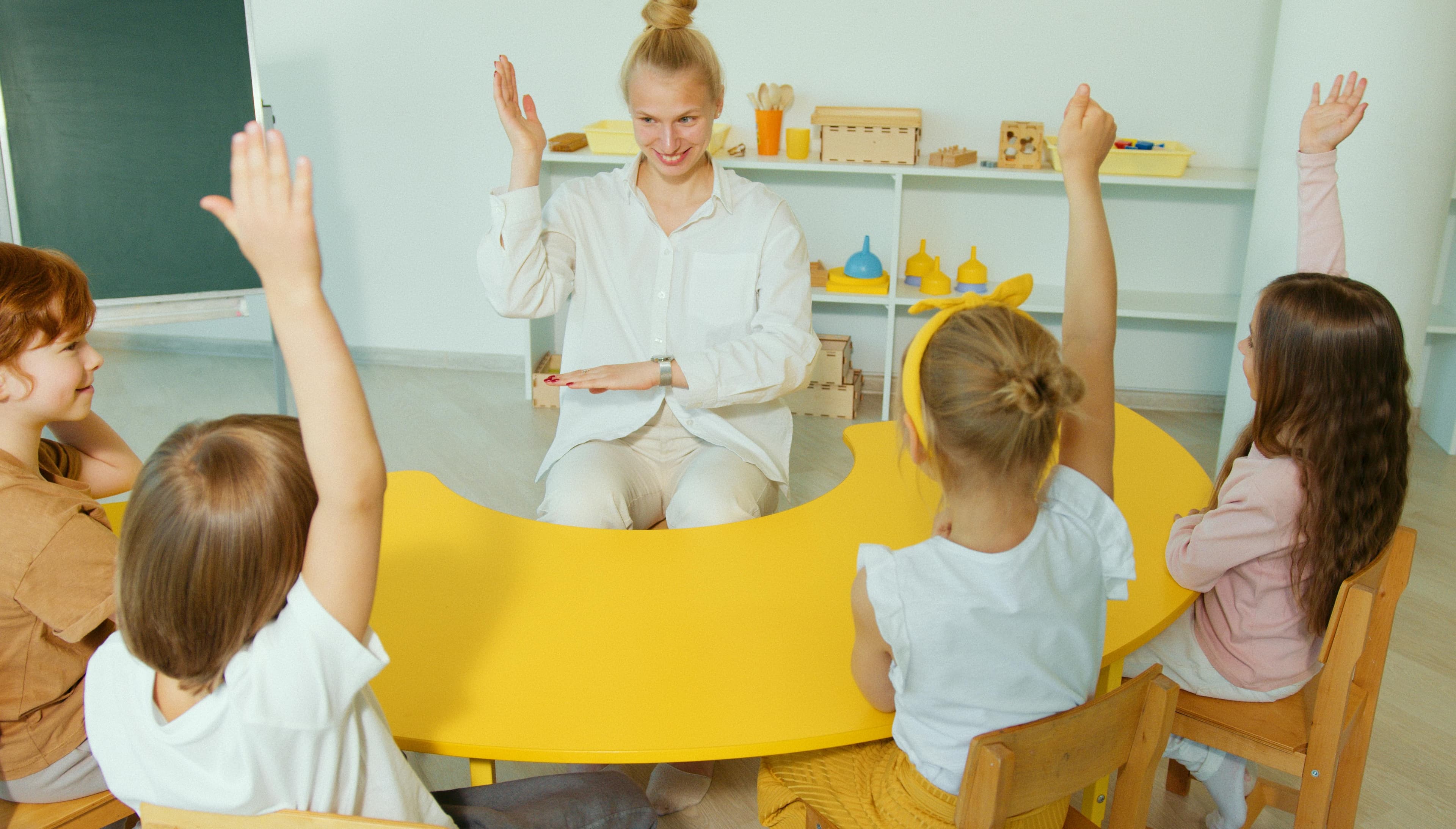 Erlebnispädagogik vs. klassischer Klassenrat: Zwei Wege zu sozialem Lernen